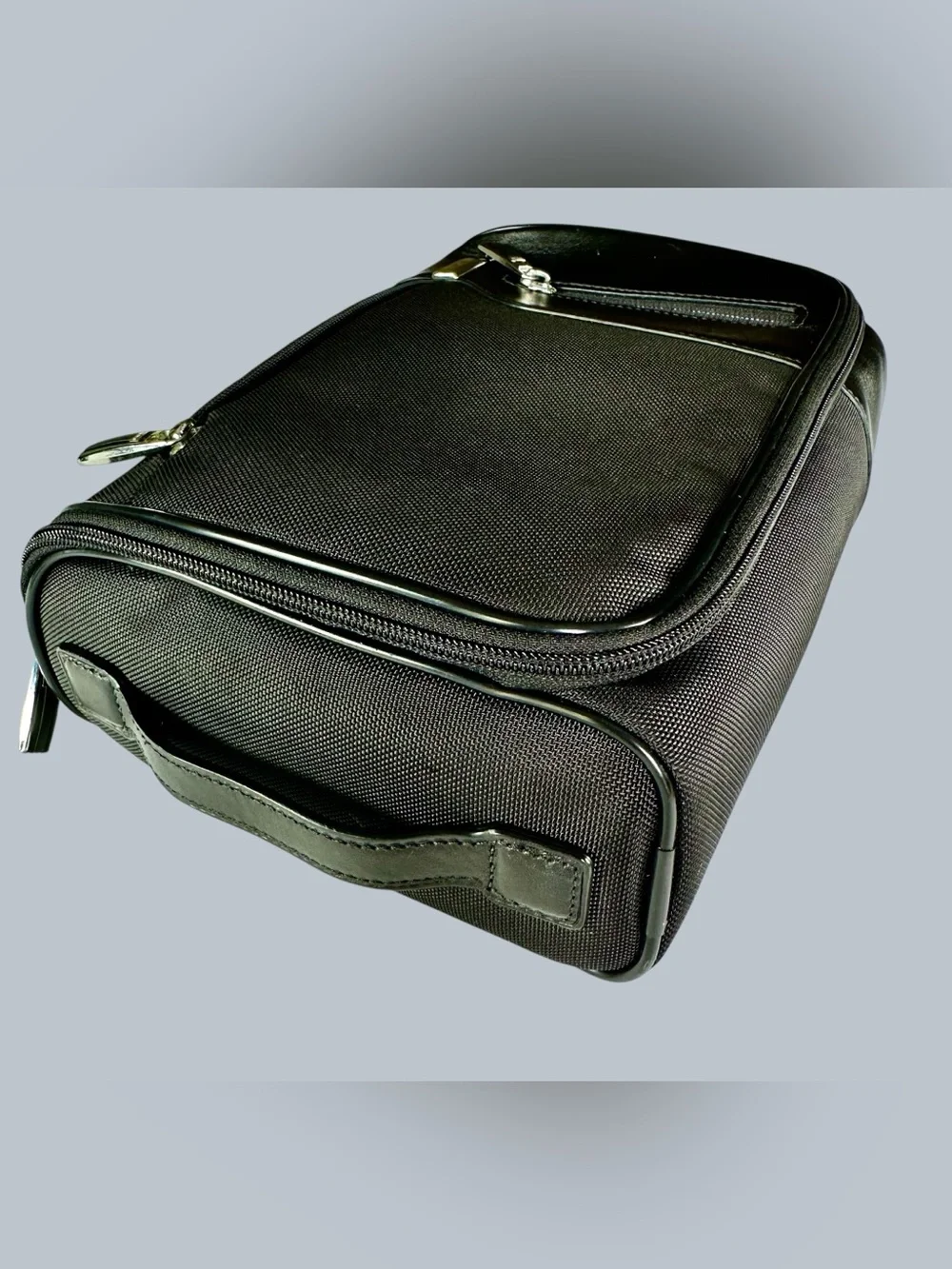 Tumi Arrivé Barajas Leather Toiletries travel kit